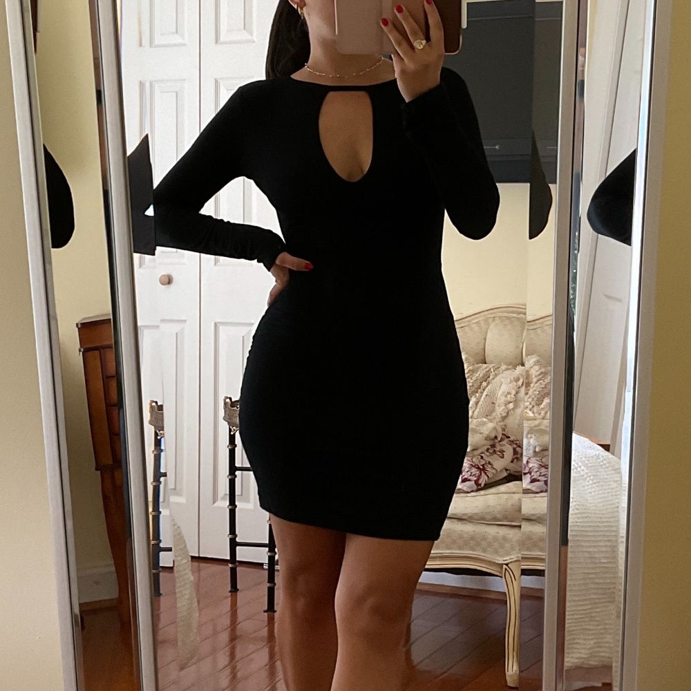 Black Lulus backless bodycon dress. Medium